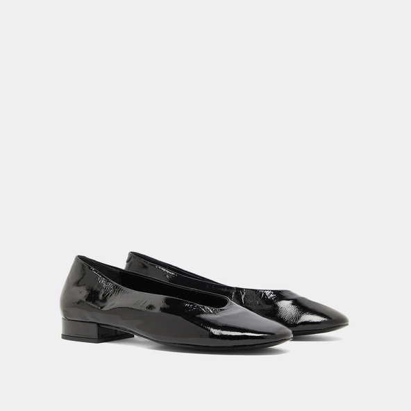 Ballet flats with small heels in black pleated varnish | LEA