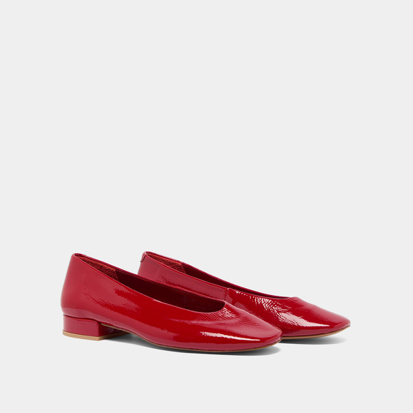 Ballet flats with small heels in red pleated varnish | lea