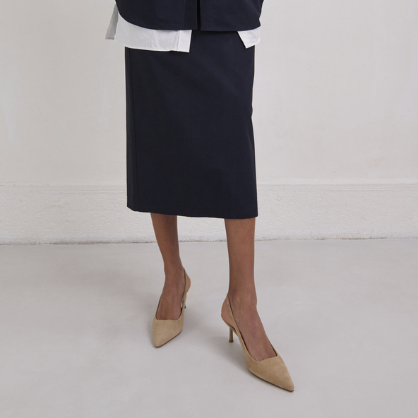 Pointed-toe pumps in camel velvet | DIAMANTINE