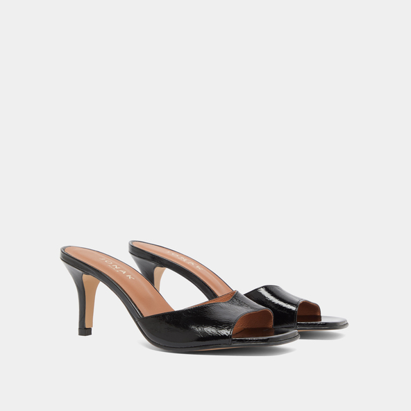 Mules with small heels in black shiny leather | VERTIGO