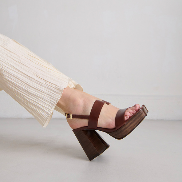 Sandals in brown leather | VERDE