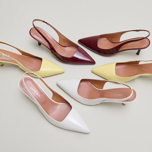 Pumps with pointed toes in burgundy varnish | DIAMANTINE