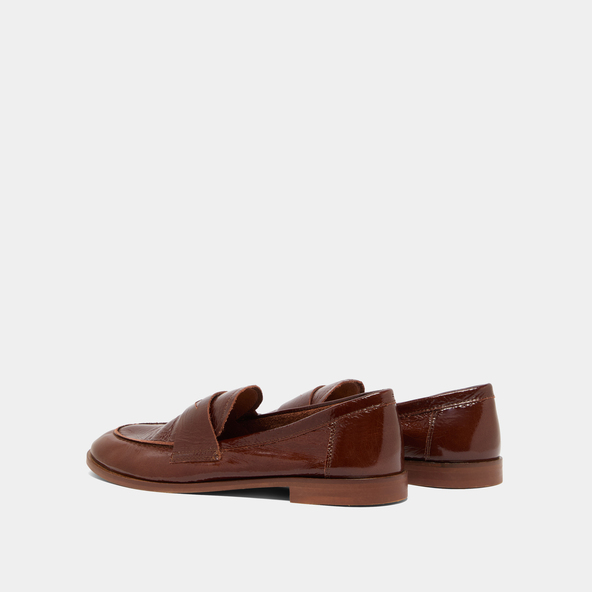 Round-toe loafers in brown shiny leather | THELMA