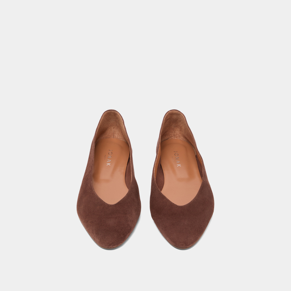 Pointed-toe ballet flats in dark brown velvet | DASSUS