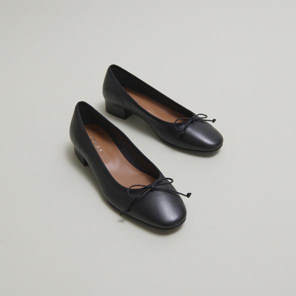 Heeled ballet flats in black leather | DADOU