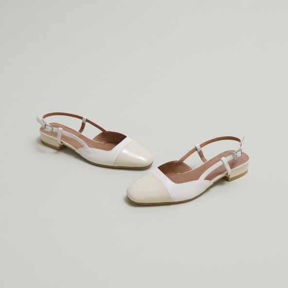 Slingbacks ballet flats in ecru patent and leather | DHAPOU