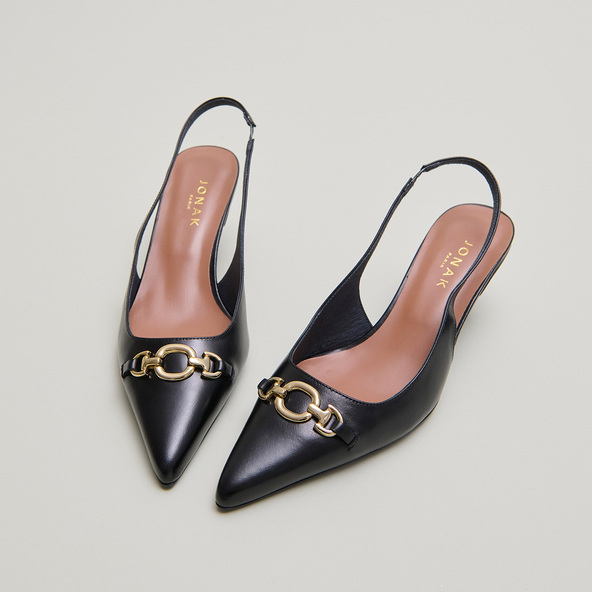 Pumps with gold bits in black leather | DATURA