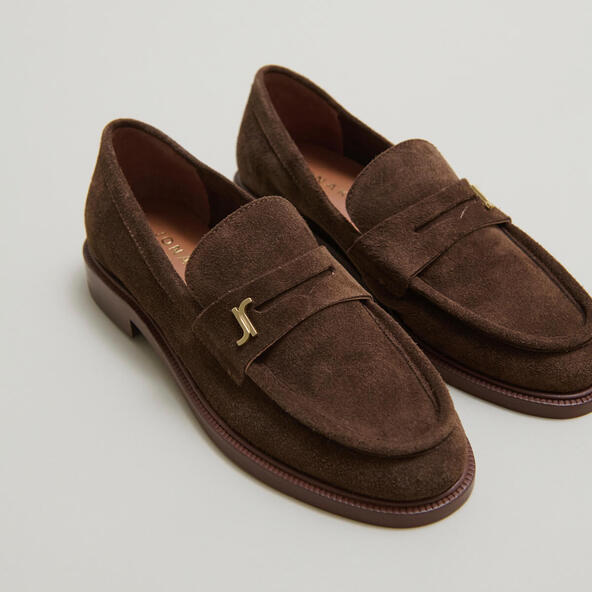 Round-toe loafers in brown suede | DUEDI