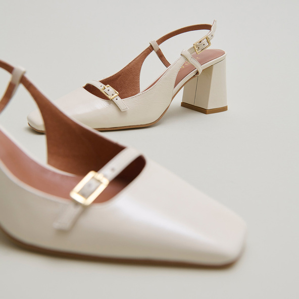 Heeled slingbacks in ecru shiny leather | DADELLE