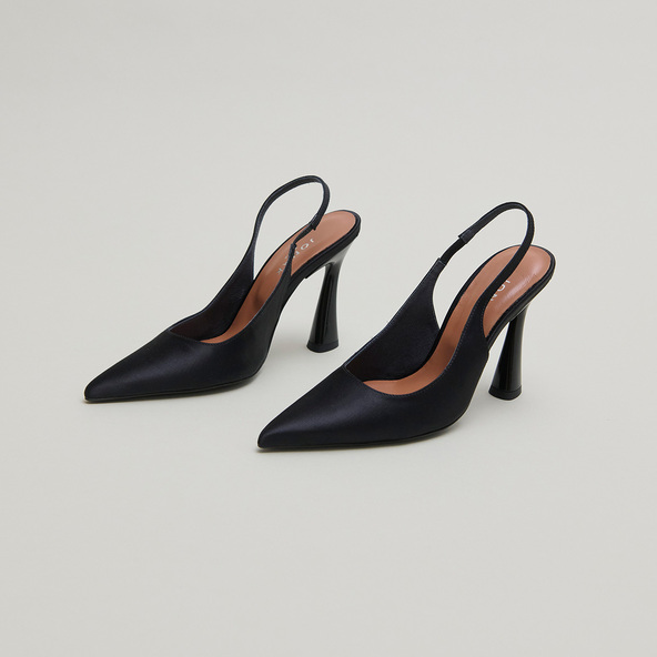 Pointed-toe slingbacks in black satin | DRESSY