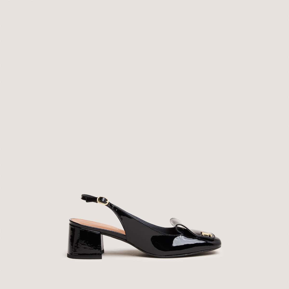 Monogrammed slingback pumps in black varnish | DAIKI