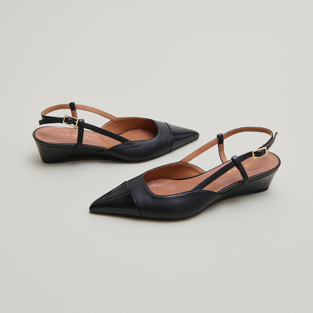 Wedge pumps in black varnish and black leather | DAKARA