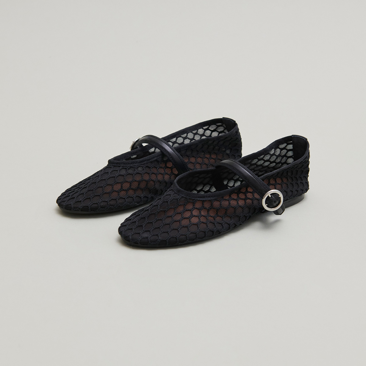 Ballet flats with straps in black mesh | DEESSIA