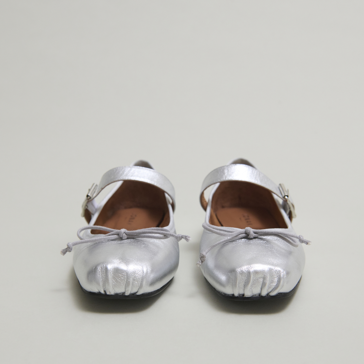 Ballet flats with adjustable buckles in silver metallic leather | DOMINANTE