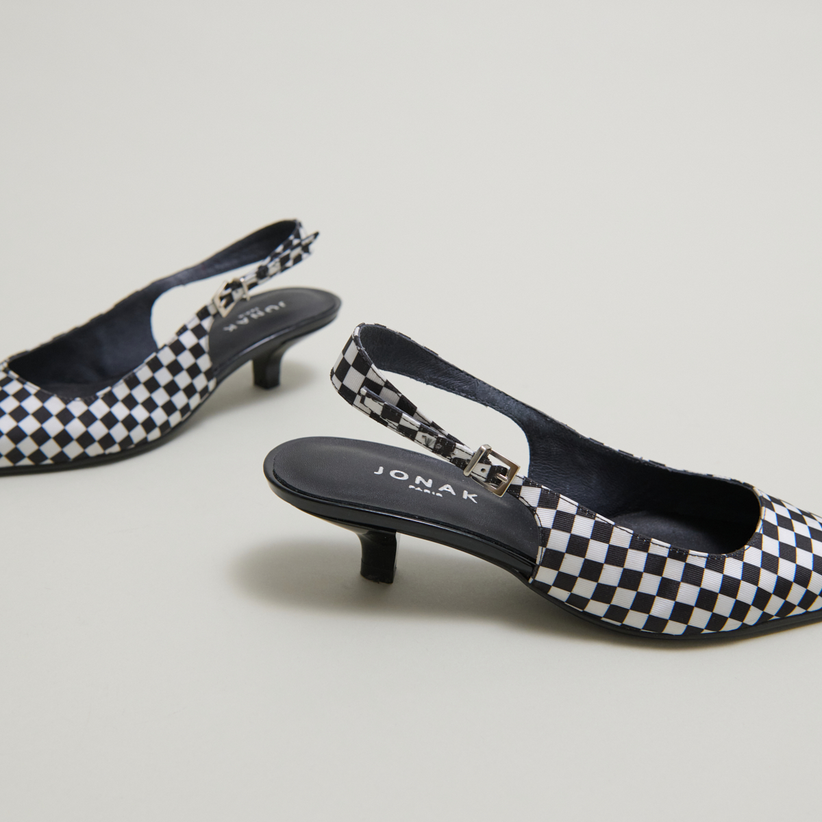 Heeled pumps with adjustable buckles in black and white textile | DOUALA