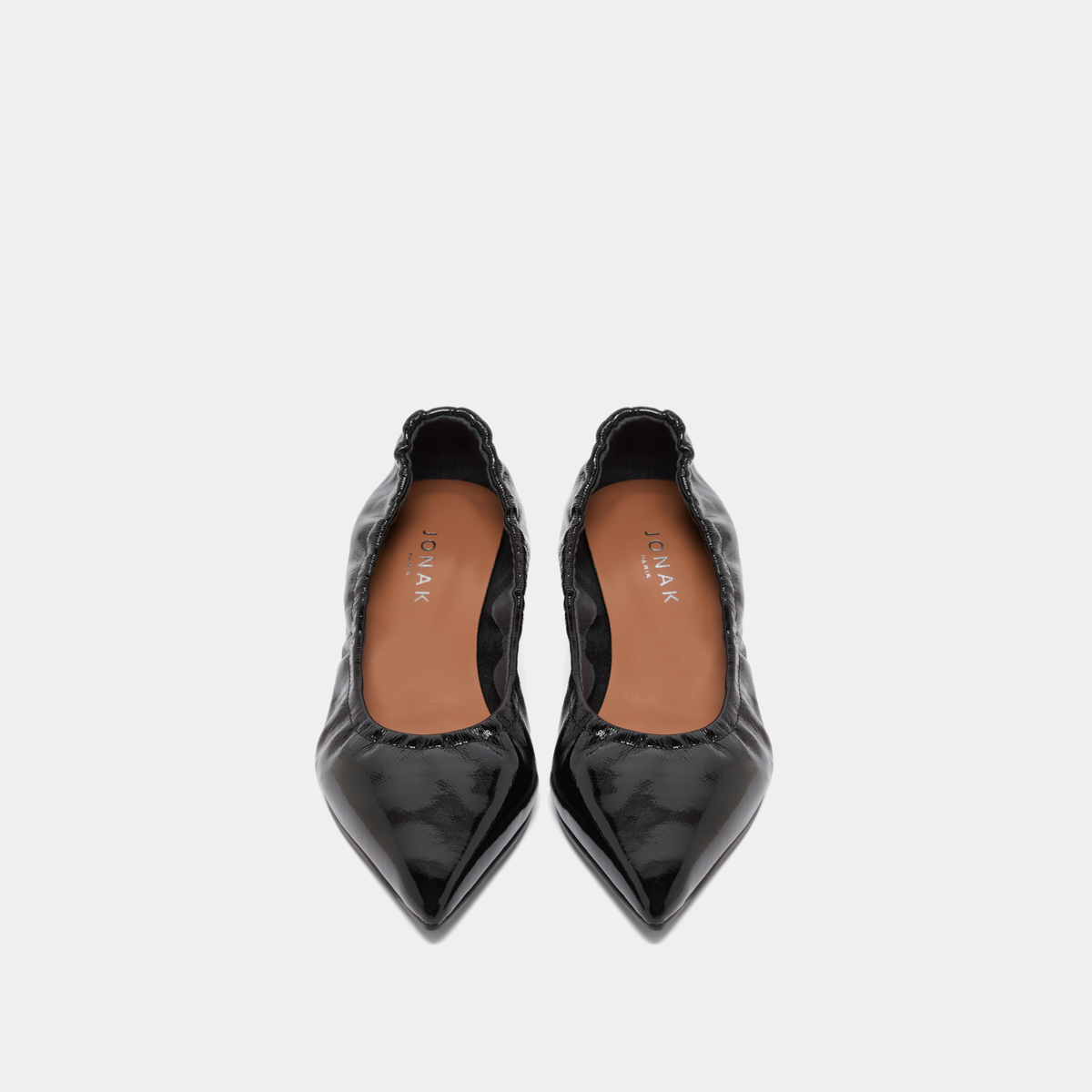 Pointed-toe pumps in black pleated varnish | DOUA