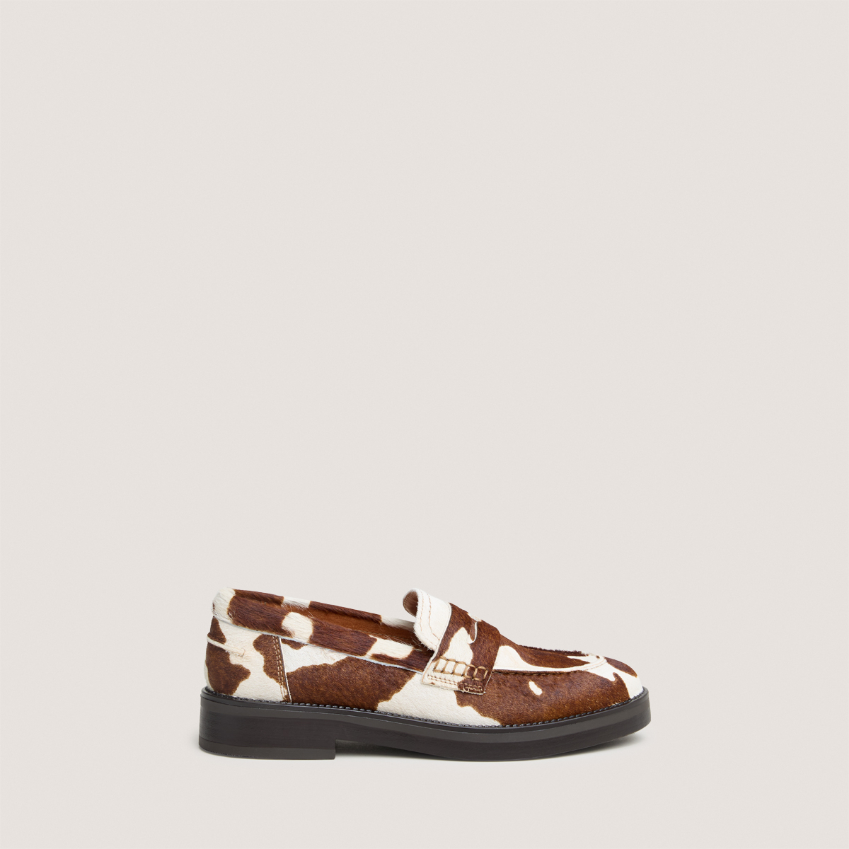 Round-toe loafers in brown cowhide | MIRNA