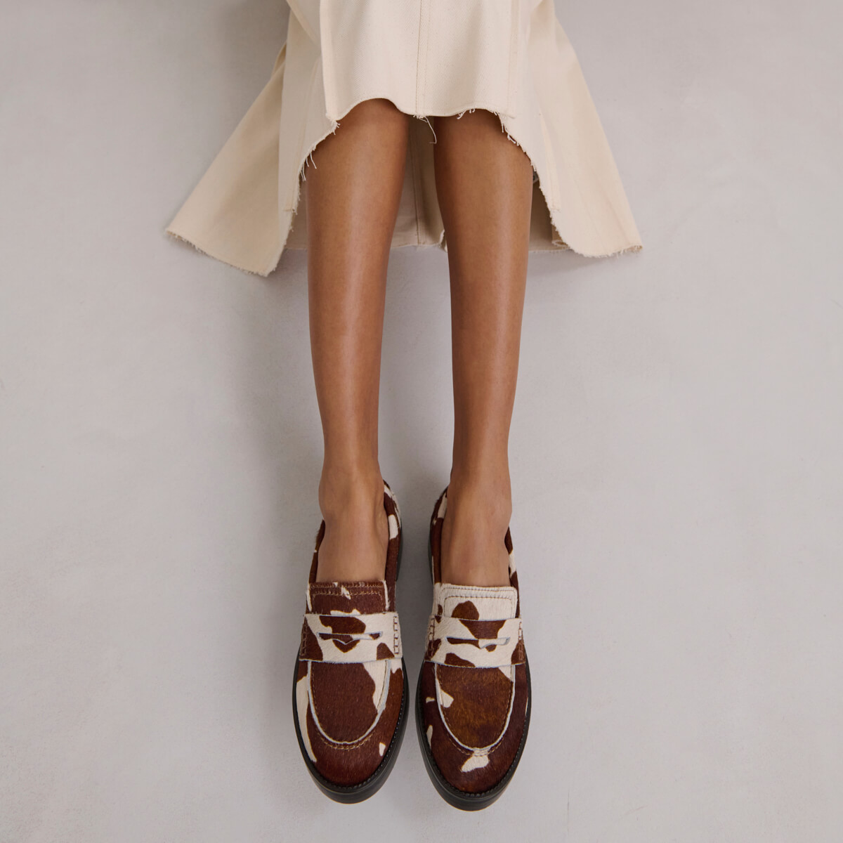 Round-toe loafers in brown cowhide | MIRNA