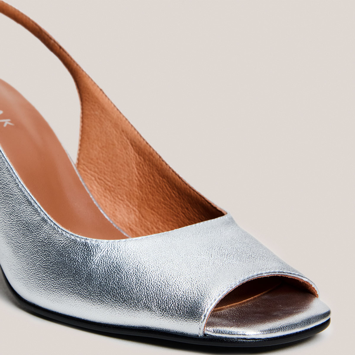 Slingback pumps in silver metallic leather | DEVOTION