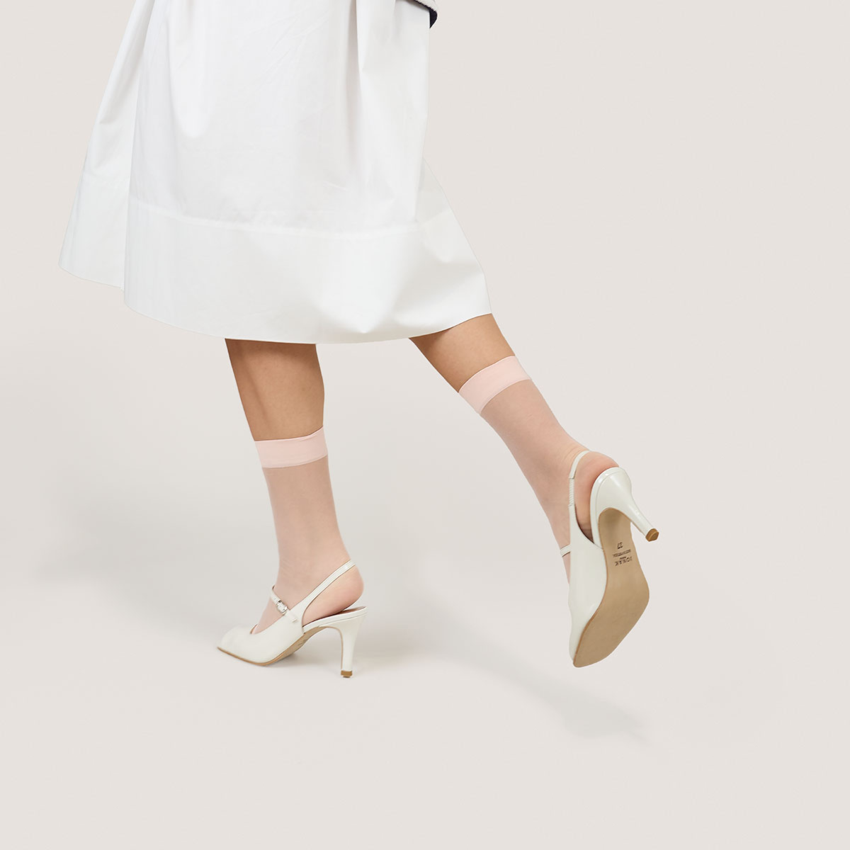 Heeled slingbacks in pearl varnish | DISCRET