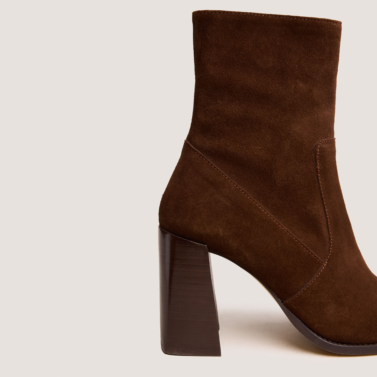Heeled Ankle Boots with Square Toe in brown suede | VIDAL
