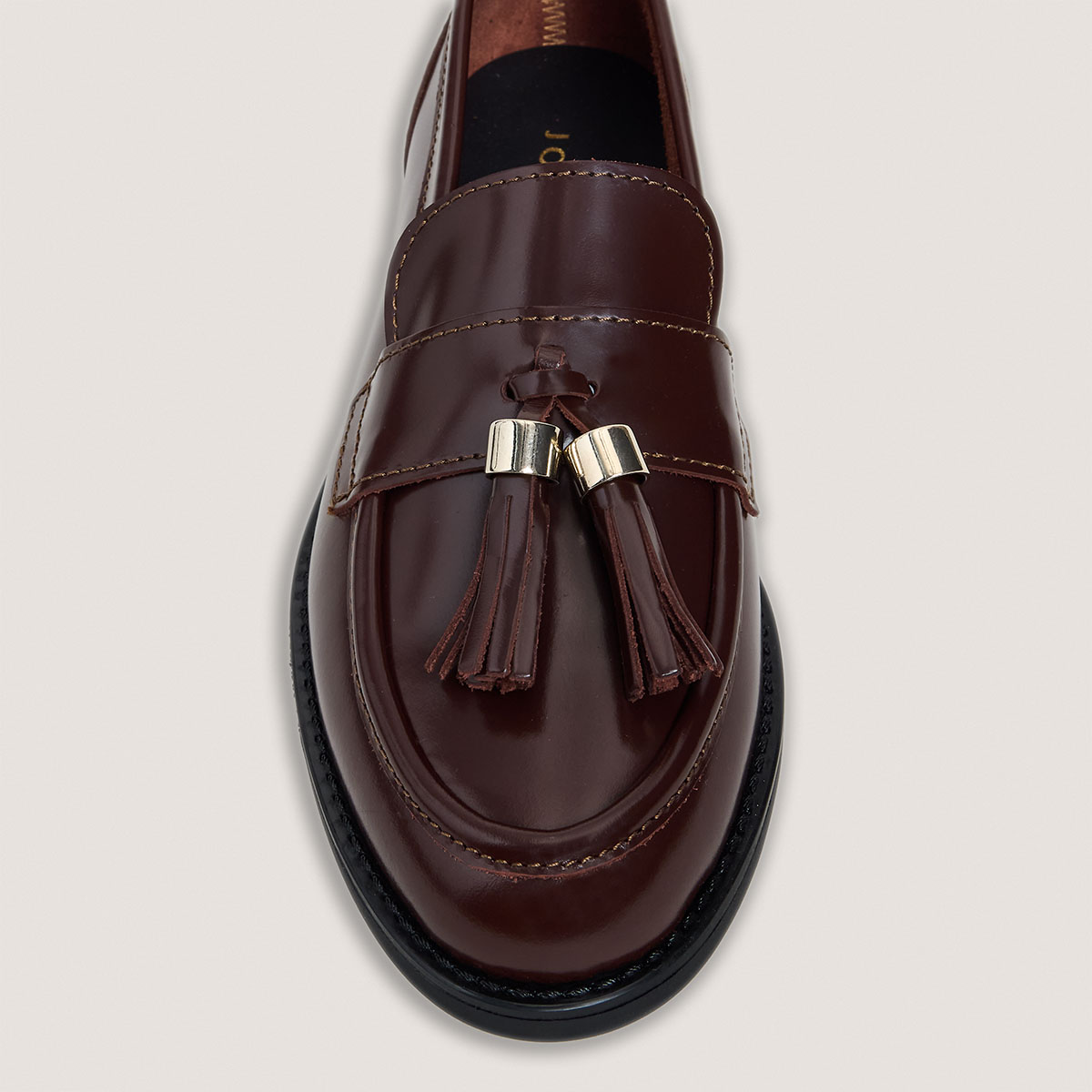 Tassel Loafers in shiny brown leather | NELLOU