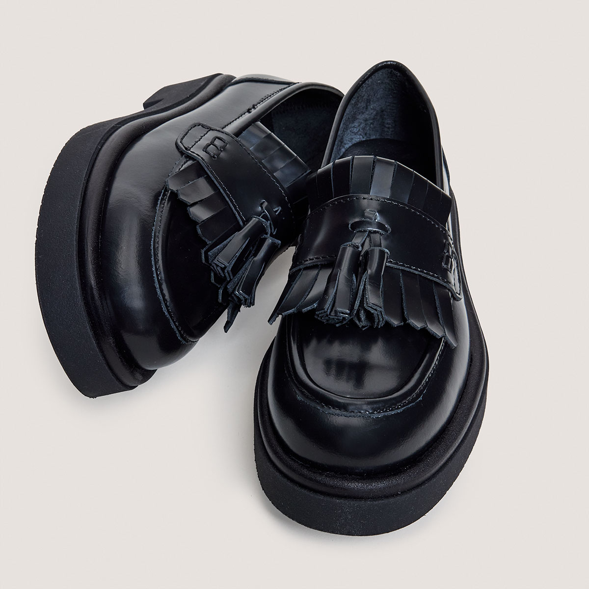 Tassel Loafers in shiny black leather | NICO