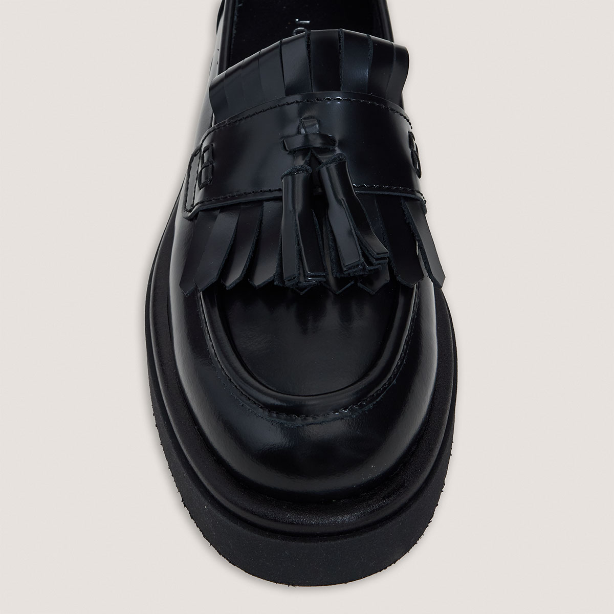 Tassel Loafers in shiny black leather | NICO