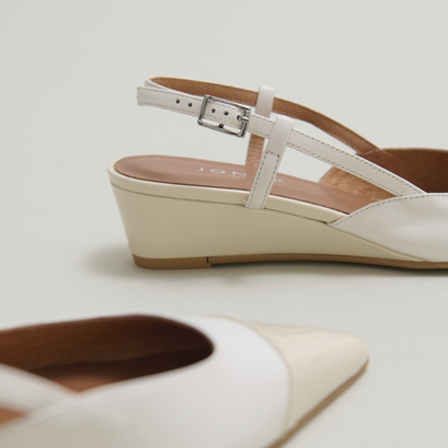 Wedge pumps in ecru varnish and ecru leather | dakara
