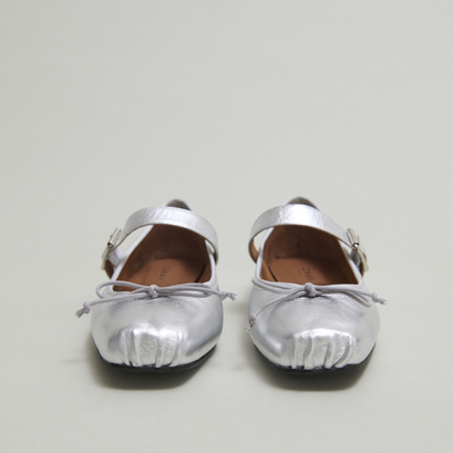 Ballet flats with adjustable buckles in silver metallic leather | dominante