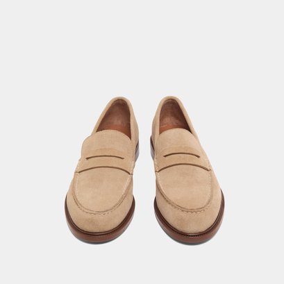 Rounded toes loafers in beige suede | dracula