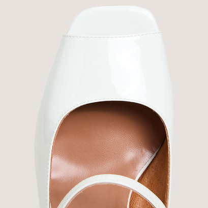 Heeled slingbacks in pearl varnish | discret
