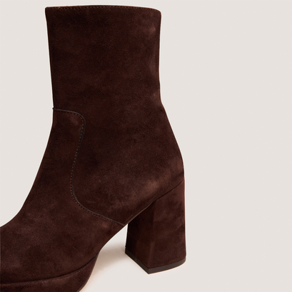 Heeled ankle boots with square toe in maroon velvet  | vesna