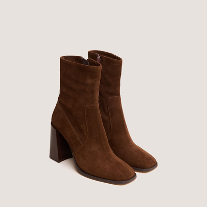 Heeled ankle boots with square toe in brown suede  | vidal