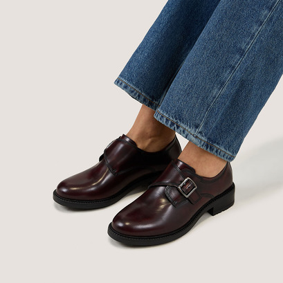 Derbies with buckles in burgundy shiny leather | atlantis