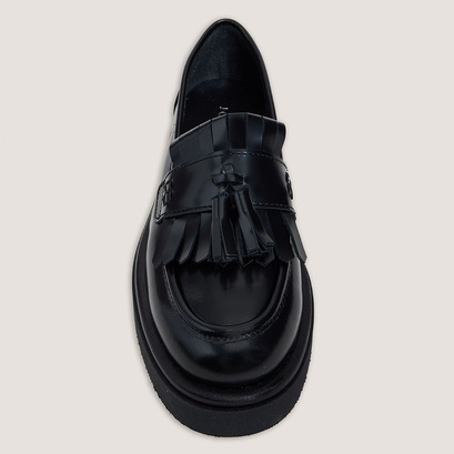 Tassel loafers in shiny black leather | nico
