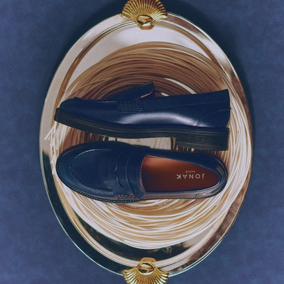 Loafers with round toe in blue leather | mirna