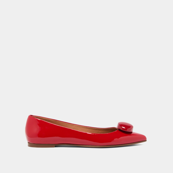 Pointed-toe ballet flats with marbles in red varnish | DALIDO