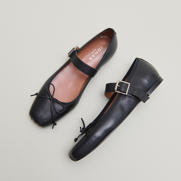 Ballet flats with adjustable buckles in black leather | dominante