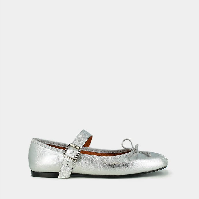 Ballet flats with adjustable buckles in silver metallic leather | dominante