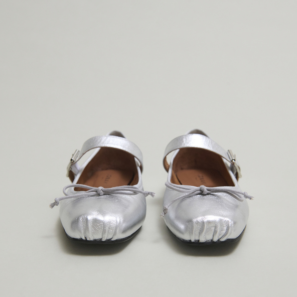 Ballet flats with adjustable buckles in silver metallic leather | DOMINANTE