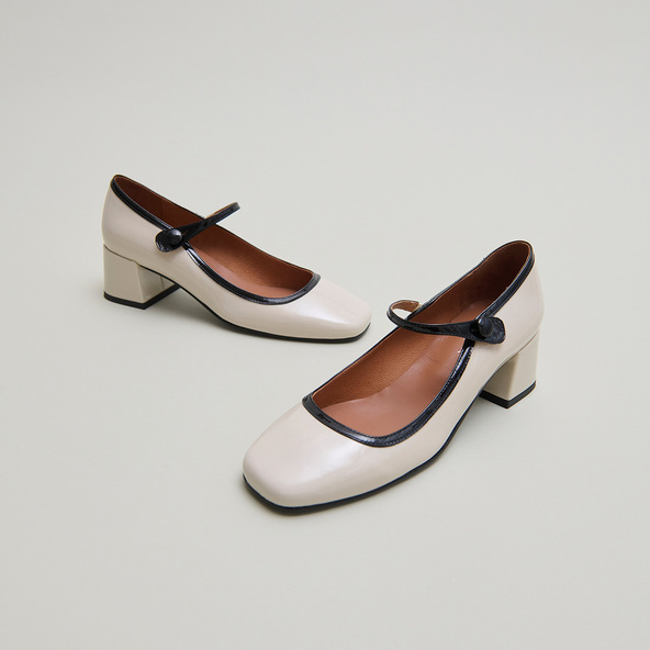 Mary Jane with heels and square toes in ecru and black varnish | DONZAI