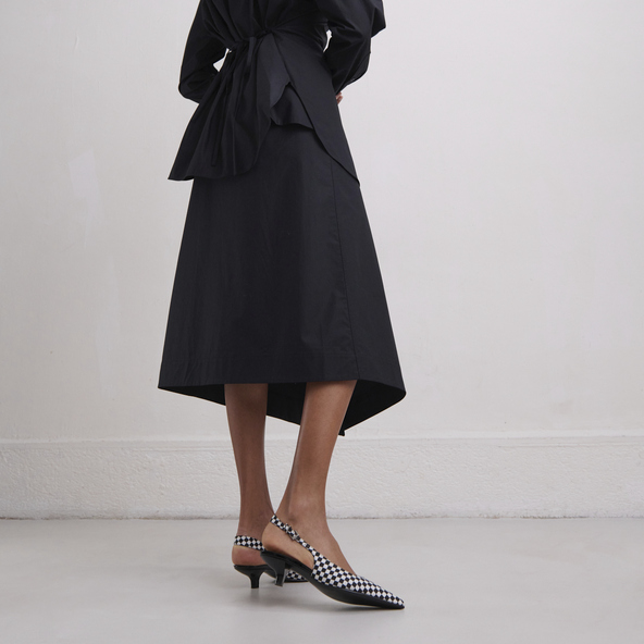 Heeled pumps with adjustable buckles in black and white textile | DOUALA