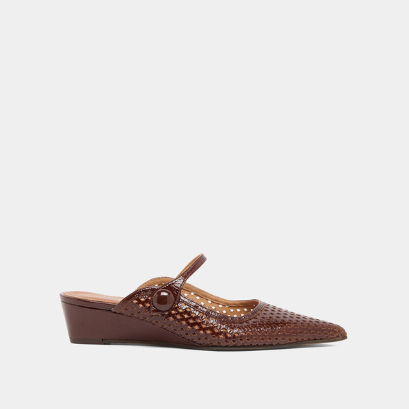 Pointed toe wedge mules in brown shiny leather | DECADE