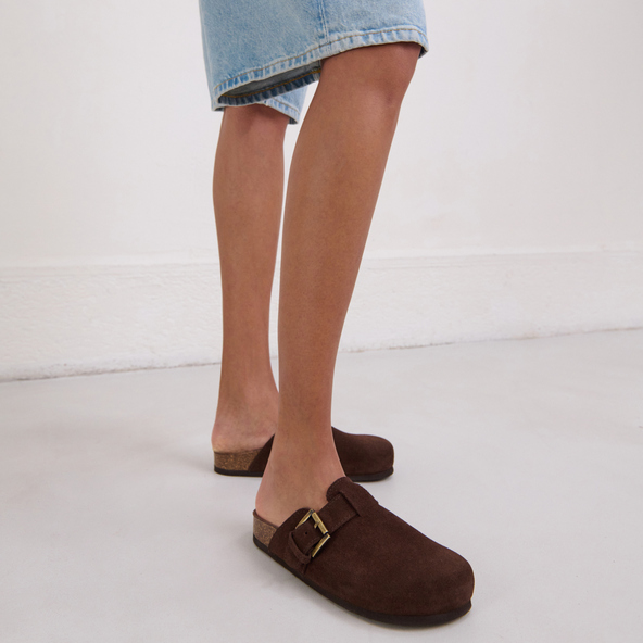 Mules with buckles in brown crust | MUNCH