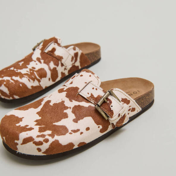Buckle Mules in brown cowhide | MUNCH