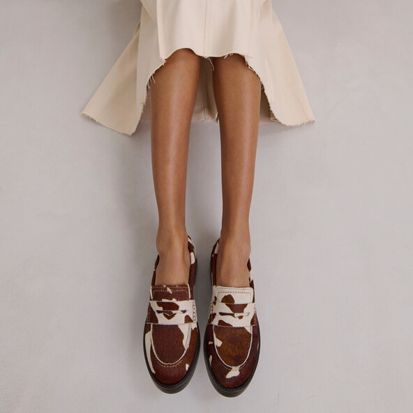 Round-toe loafers in brown cowhide | MIRNA