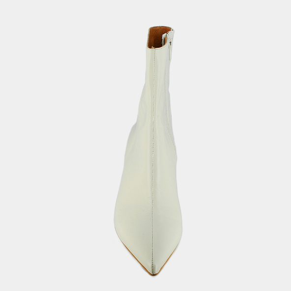 Pointed-toe boots in ecru aged leather | DIEM
