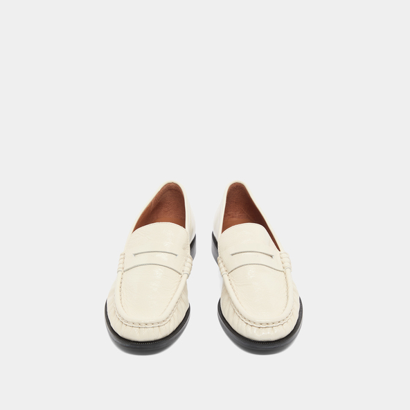 Round-toed and gathered loafers in unbleached shiny leather | DELICE