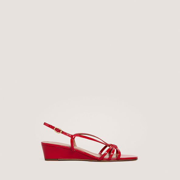 Wedge sandals in red pleated varnish | DESINVOLTE